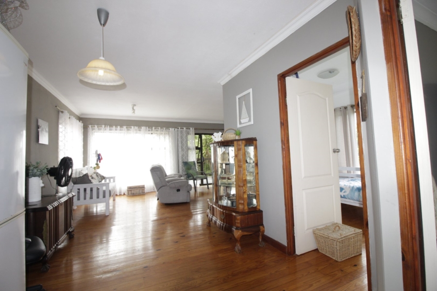 6 Bedroom Property for Sale in Paradise Beach Eastern Cape